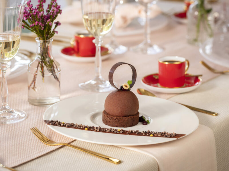 Hazelnut mousse, alto el sol chocolate ganache, hazelnut praline, dark chocolate tartelette (vg)